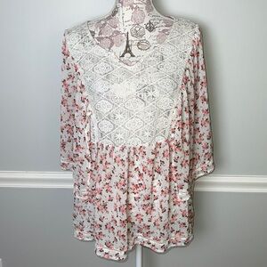 Torrid Cream Pink Floral and Lace Blouse 0